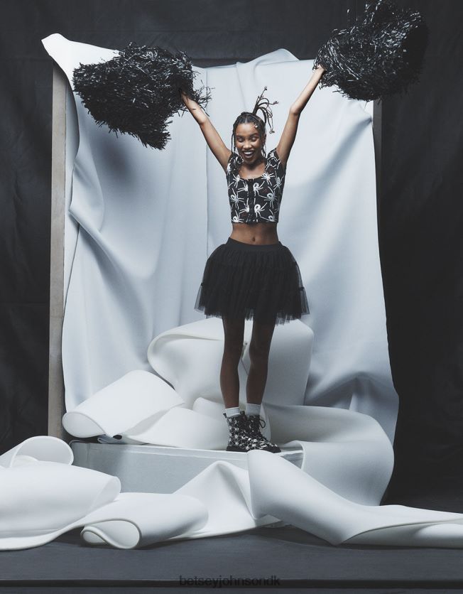 80. bash cropped pufærm top sort hvid tøj FT2T22291 Kvinder Betsey Johnson